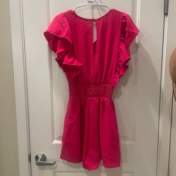 NEW…Smocked Waist V-Neck Flutter Sleeve Romper - Picture 4 of 6